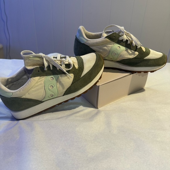 Saucony Green and Cream Sneakers - Picture 7 of 8